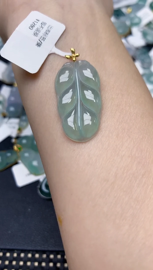 颈饰18K金镶嵌翡翠天然缅甸A货翡翠