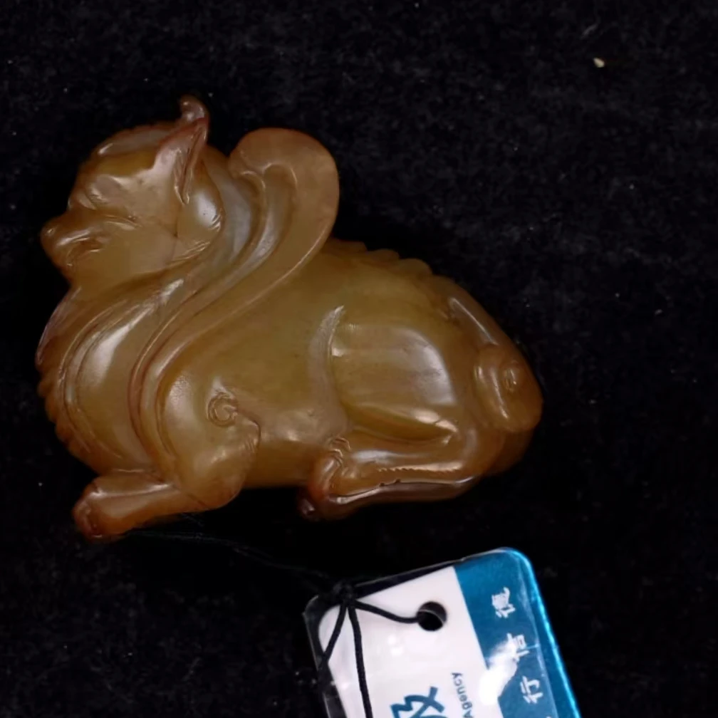 清代和田玉黄玉瑞兽