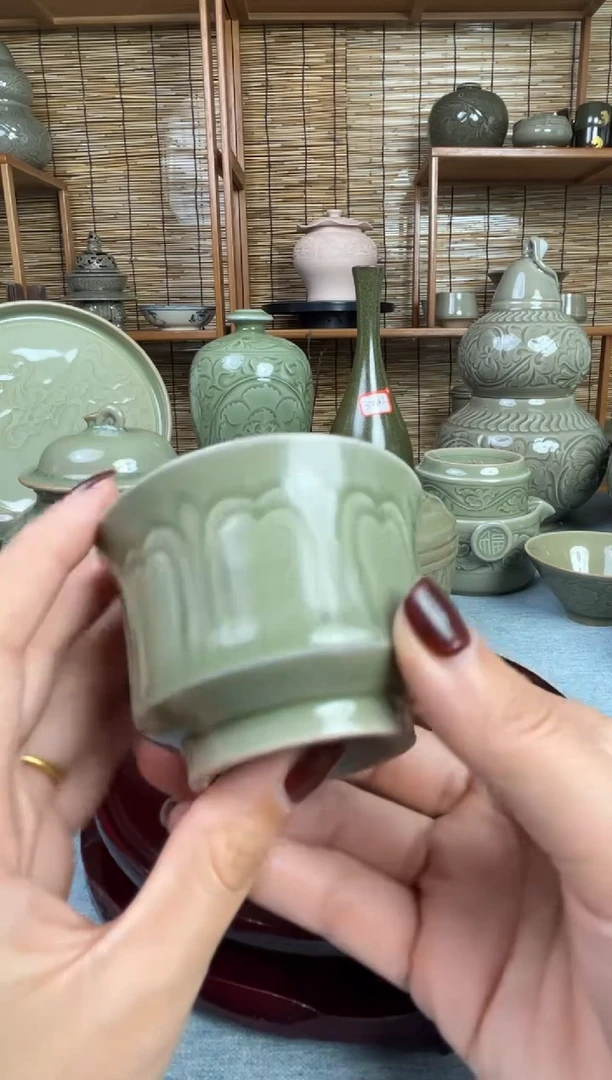 杯青瓷手工毗卢纹马蹄杯