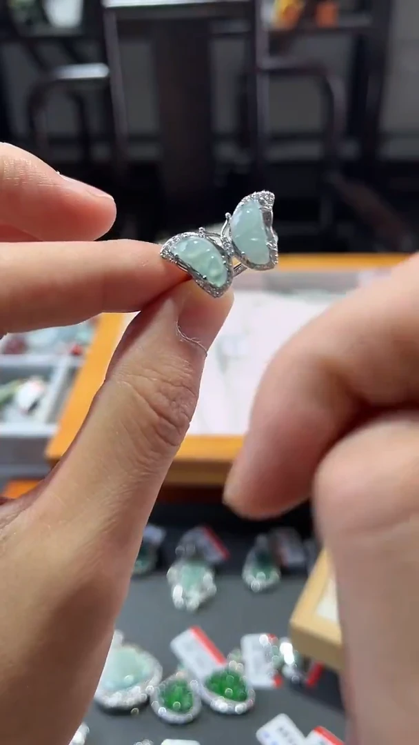 颈饰未镶嵌翡翠翡翠蝴蝶戒指