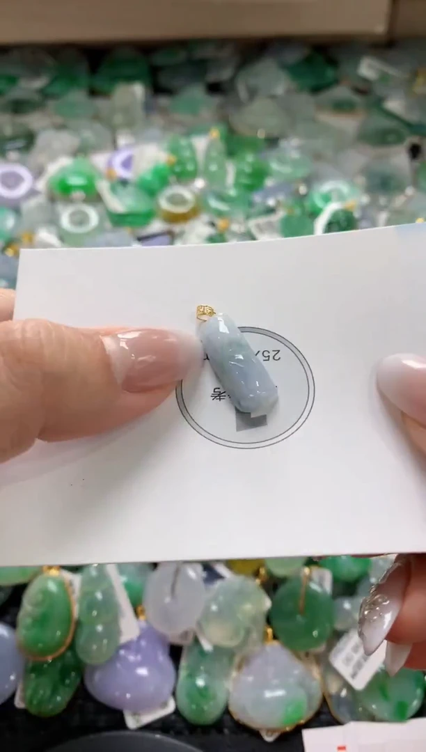 颈饰18K金镶嵌翡翠1111111111111111