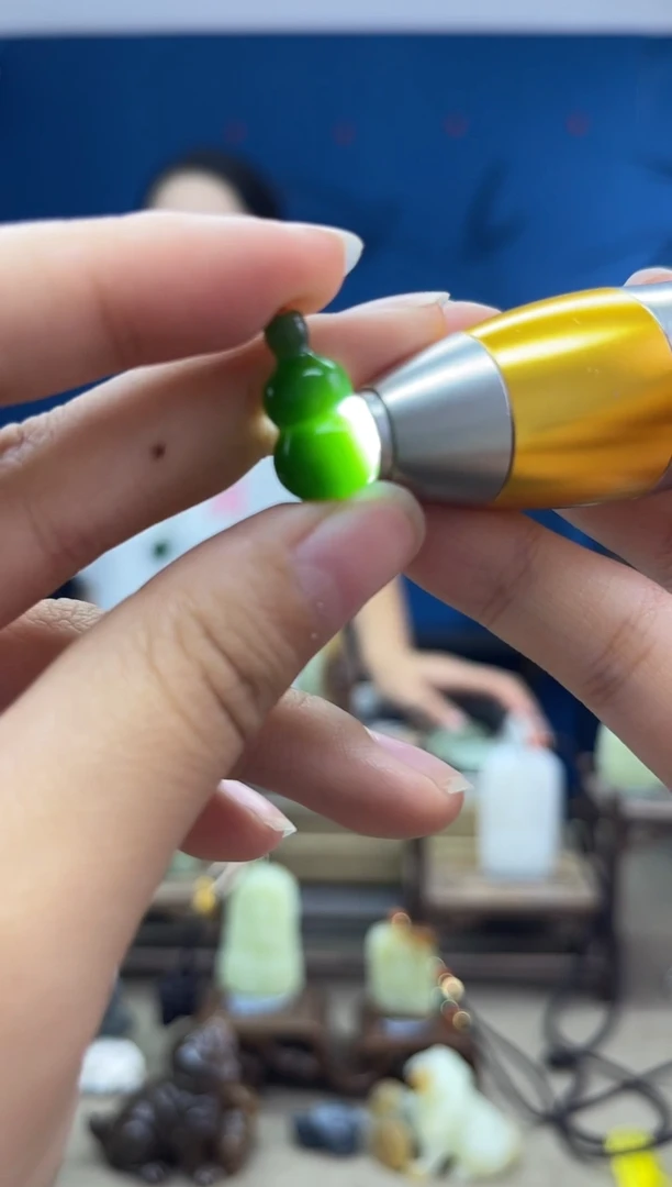 和田玉18K金镶嵌颈饰1