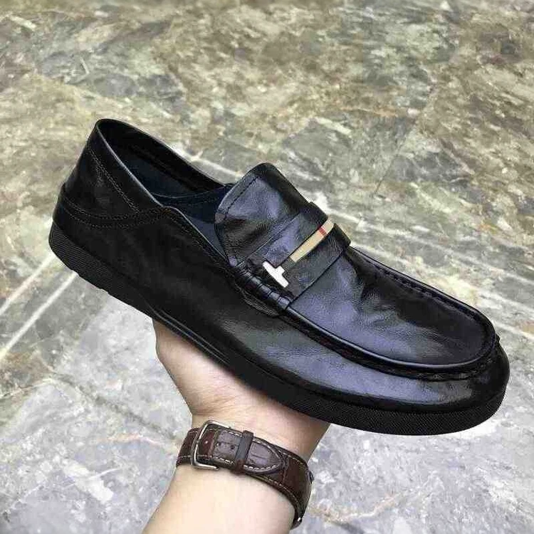 时尚潮流男士皮鞋2025新款时尚软底透气舒适轻便百搭简加绒豆豆鞋