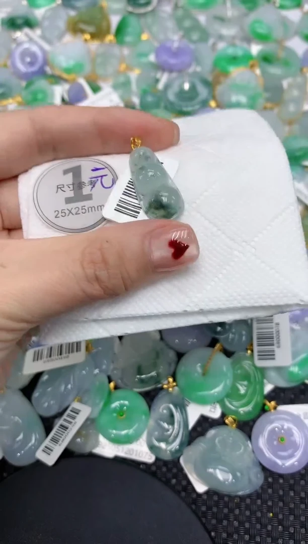 翡翠18K金镶嵌颈饰11111111