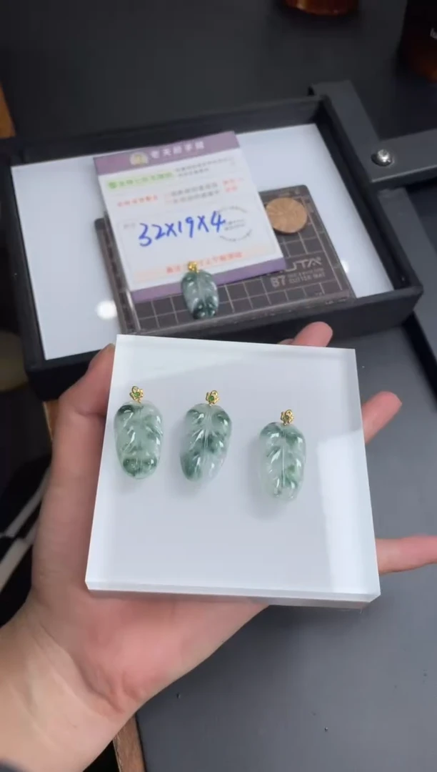 【闪购商品】翡翠挂件18K金镶嵌叶子FL15配绳/多样性发其一CPZB