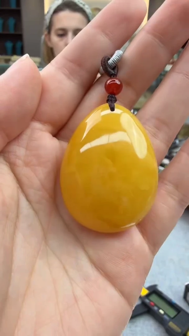 琥珀颈饰未镶嵌476秒拍号 假一罚三