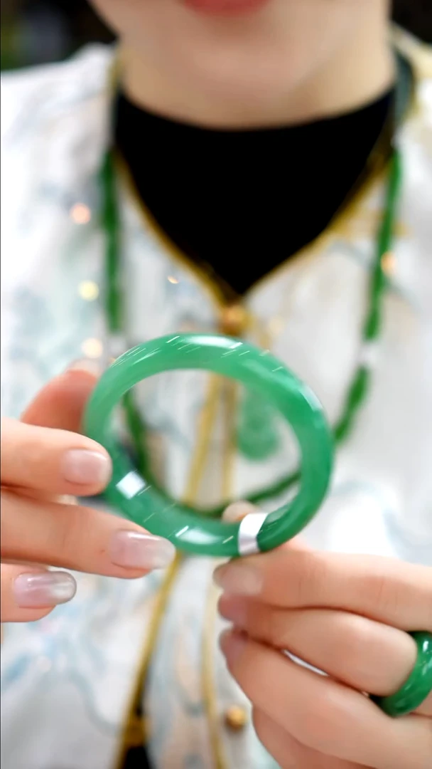 未镶嵌手镯石英质玉（非洲翠）微棉微矿点/52