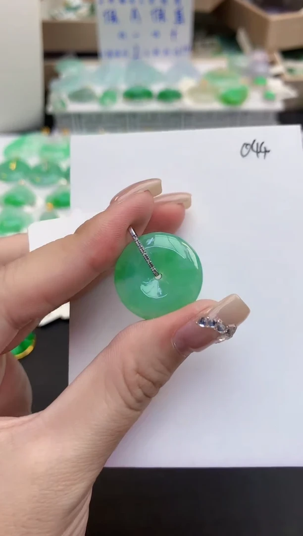 颈饰18K金镶嵌翡翠1111111