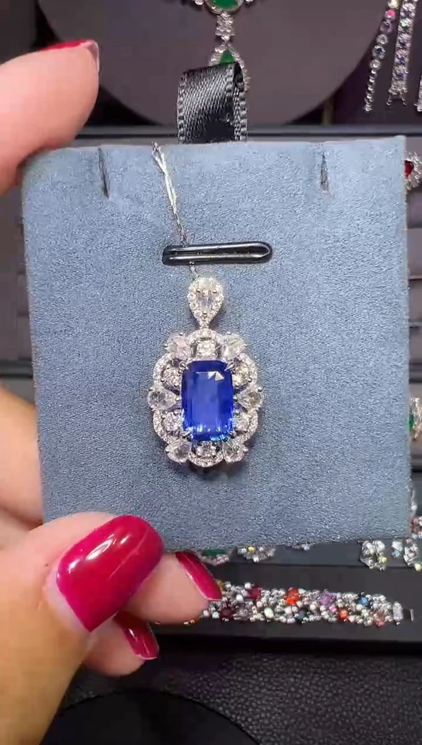 AIGS无烧矢车菊蓝宝石18K金镶嵌2.5ct