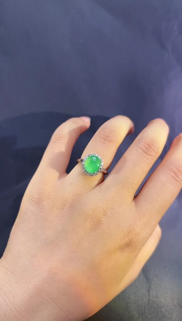 翡翠戒指18K金镶嵌翡翠蛋面戒指多人不退不换