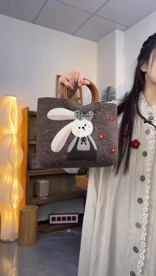 羊毛非遗纯手工包  圆木中托三花兔