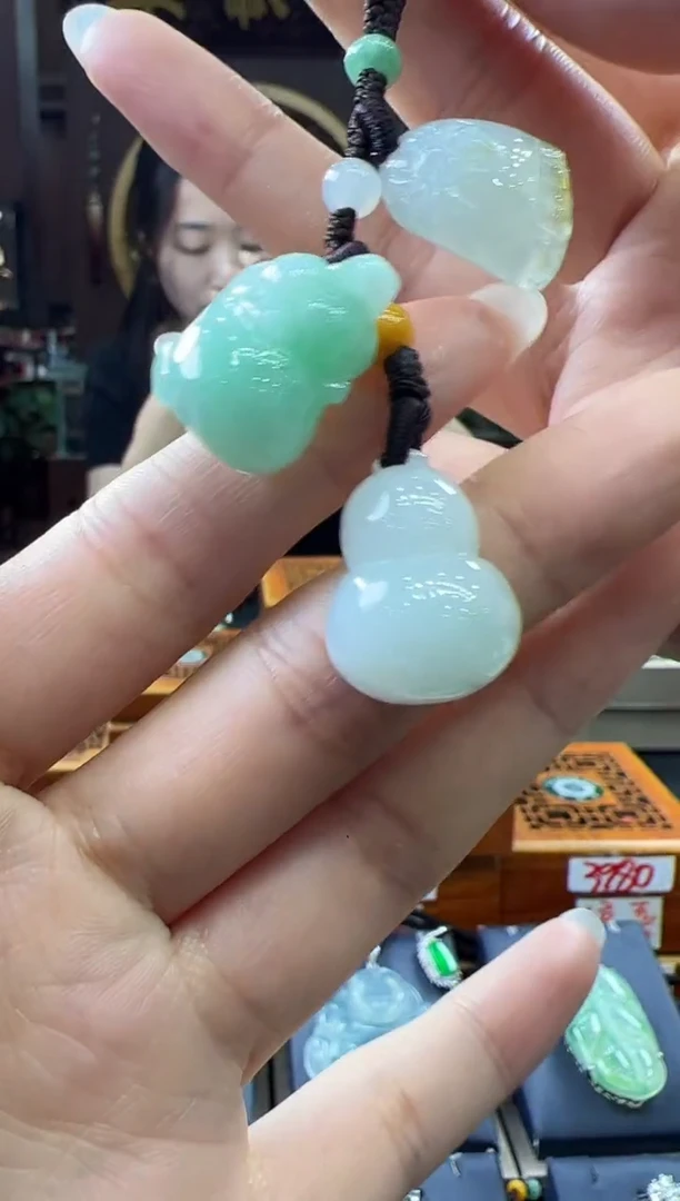 翡翠挂件未镶嵌包挂