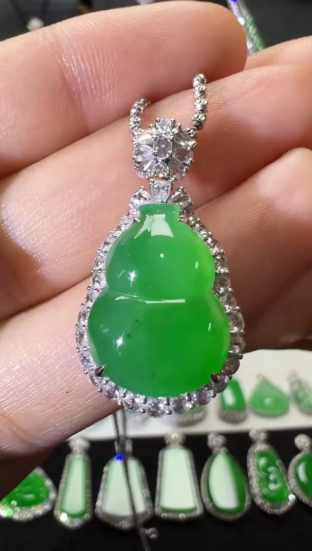 吊坠(不含链)18K金镶嵌翡翠高冰甜阳绿葫芦吊坠