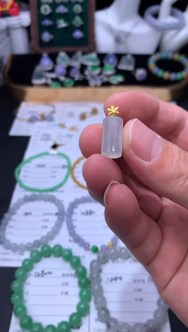 颈饰18K金镶嵌翡翠48小时鉴赏期 退货不扣服务费