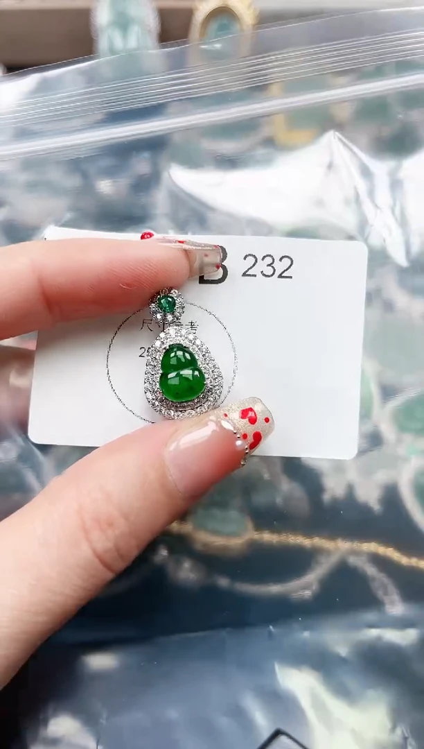 【闪购商品】翡翠颈饰未镶嵌232赠皮绳