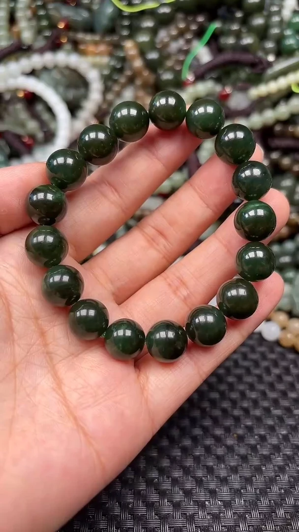 和田玉未镶嵌颈饰1