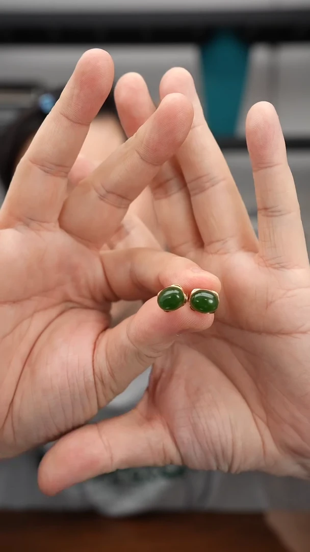 18K金镶嵌和田玉耳饰1226DJ429精品碧玉耳钉