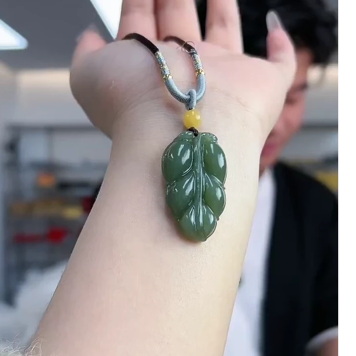 经典国风天然和田碧玉叶子吊坠1291