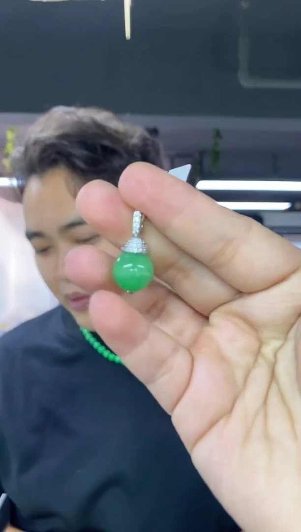 颈饰未镶嵌翡翠多样性发其一颜色微差