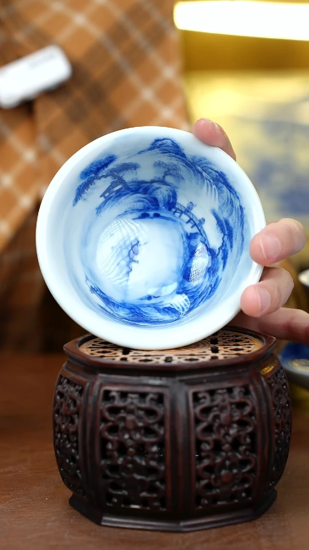 青花山水压手杯一个