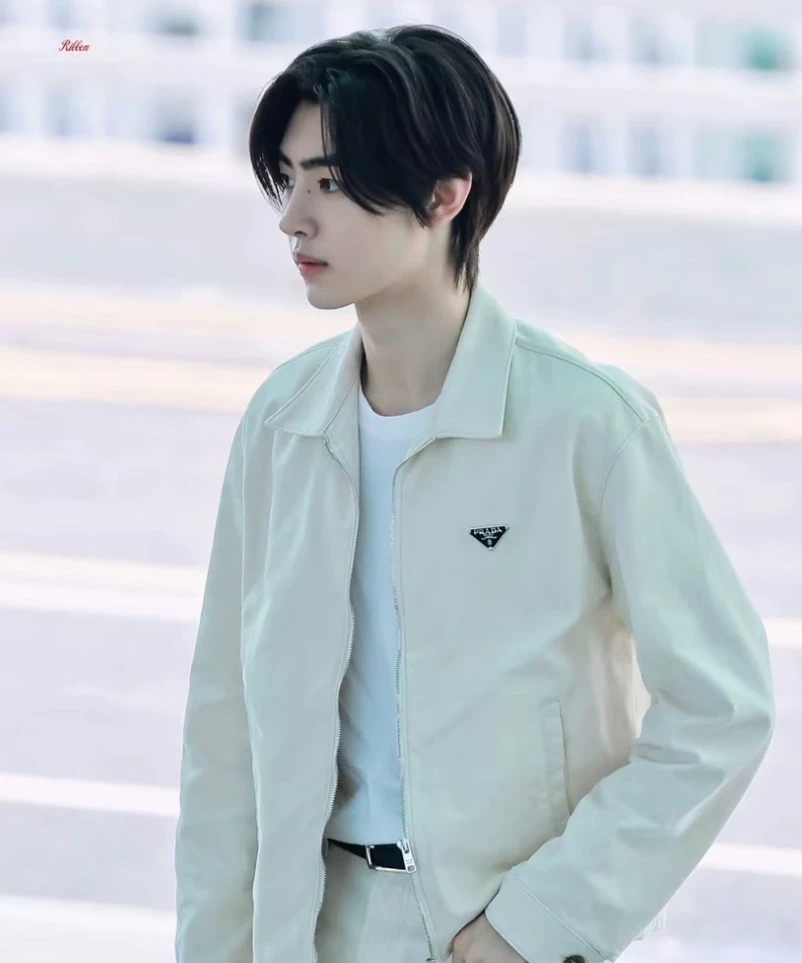 99新 Prada/普拉达 IM0462  23款米白色三角标外套 L码