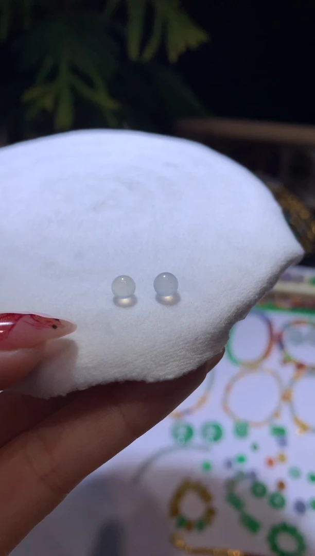 【闪购商品】定制翡翠未镶嵌5.3*珠子180+18