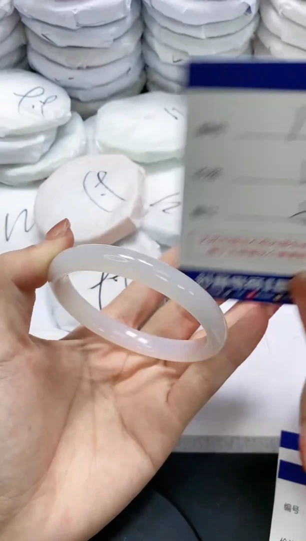 未镶嵌手镯玛瑙/玉髓18