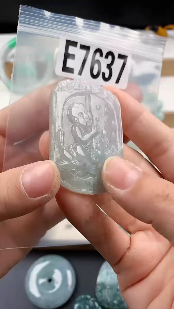 颈饰未镶嵌翡翠天然翡翠吊坠挂件