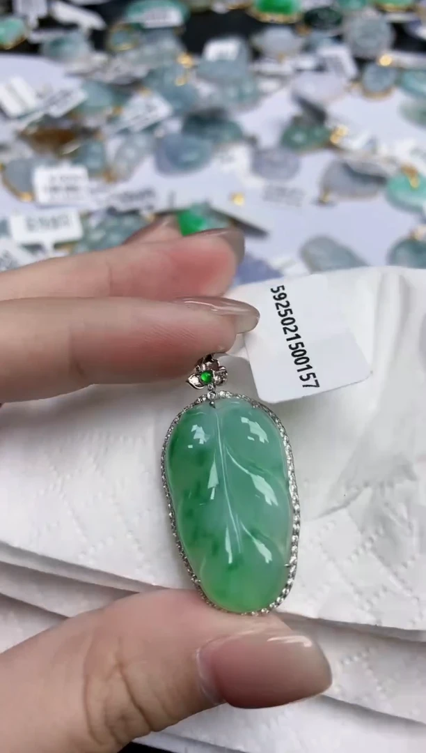 【闪购商品】翡翠颈饰18K金镶嵌天然缅甸翡翠A货