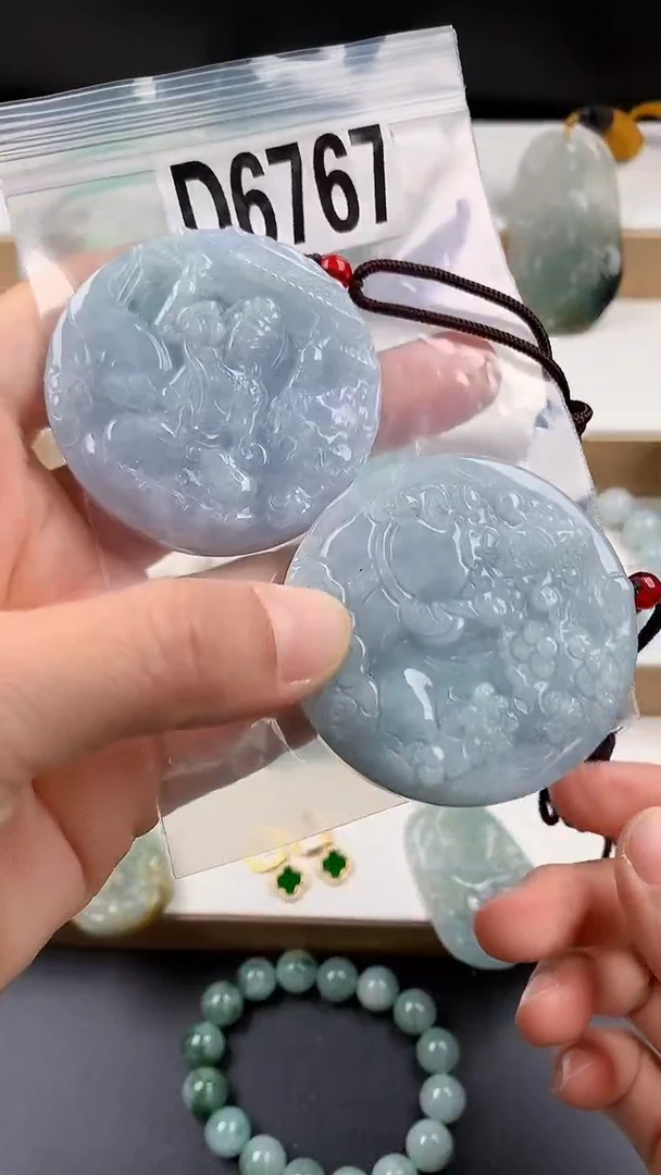 颈饰未镶嵌翡翠珍*姐天然翡翠吊坠挂件