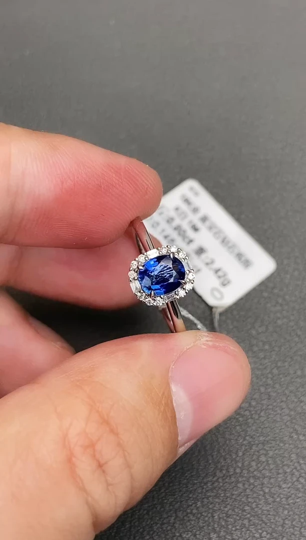 戒指蓝宝石18K金镶嵌0.85ct以上