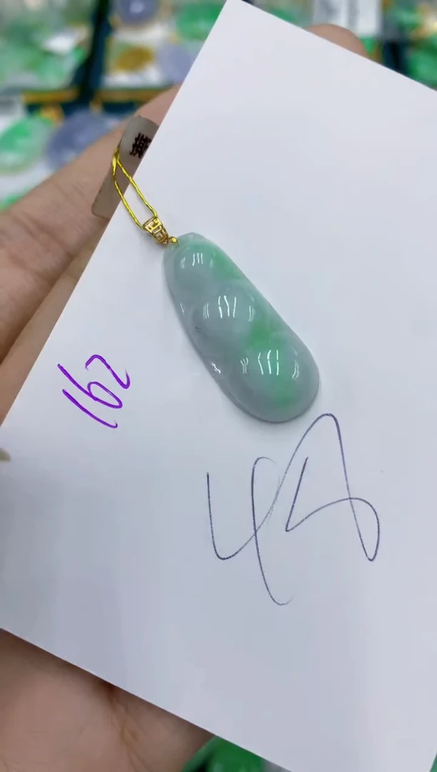 翡翠18K金镶嵌颈饰11111111111