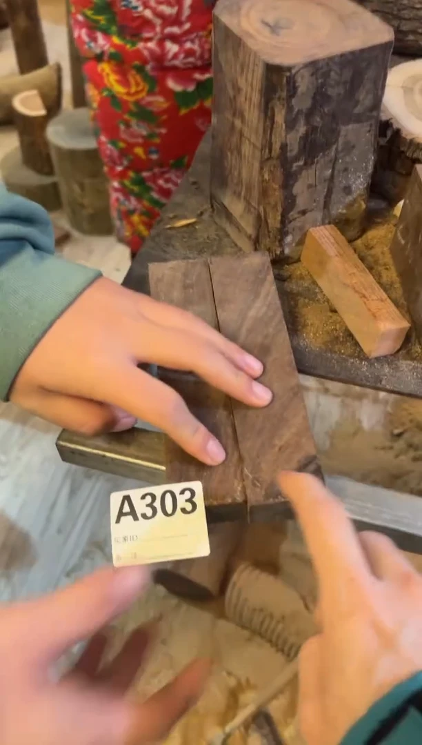 【闪购商品】染料紫檀（血檀）A303风车木一对