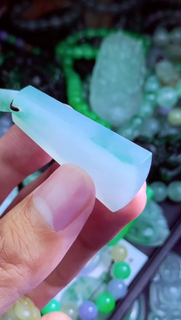 未镶嵌定制翡翠斜***?翡翠毛货定制