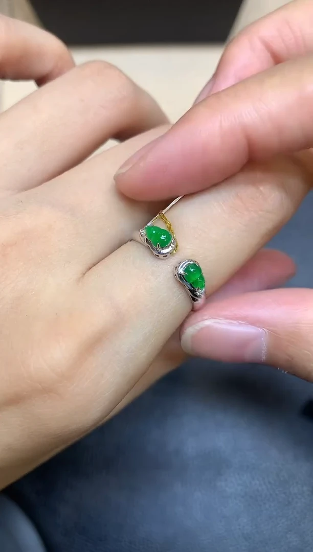 18K金镶嵌戒指翡翠葫芦【无服务费【24小时鉴赏期】