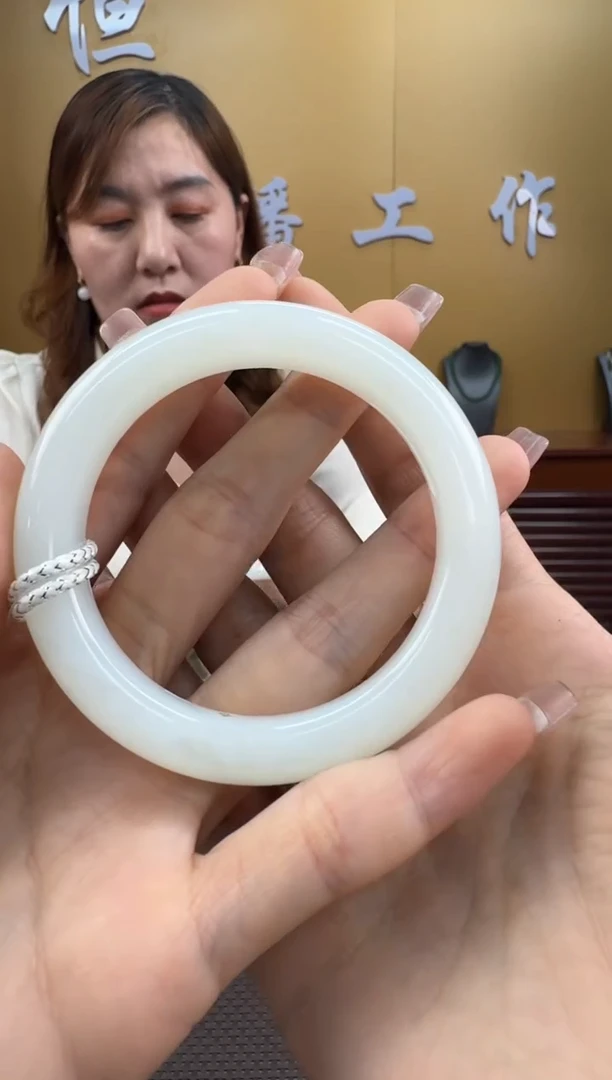 【闪购商品】和田玉手镯未镶嵌54