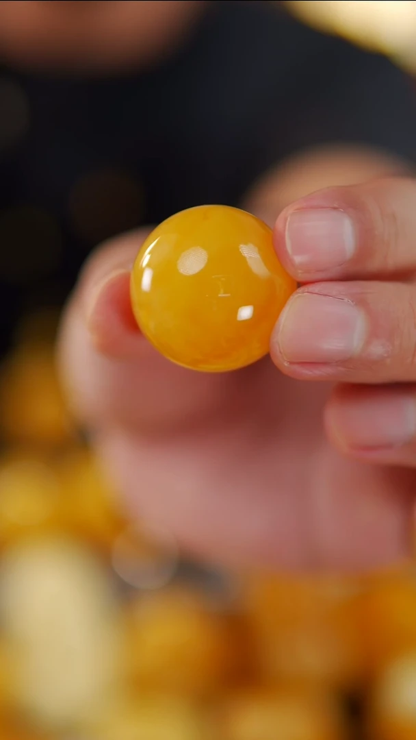 裸石琥珀未镶嵌15.2焦皮料圆珠29.99mm