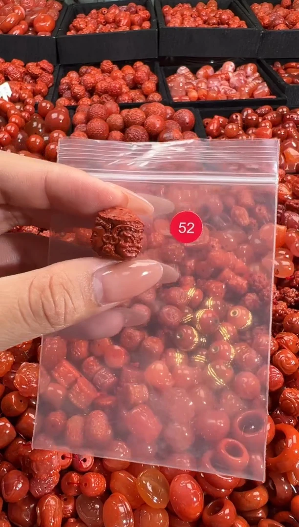南红玛瑙未镶嵌颈饰1
