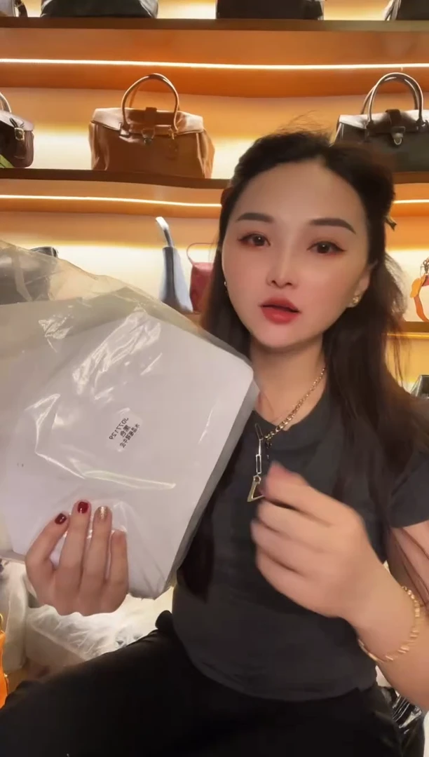 水牛皮（革）  高端订制时尚百搭女士手提斜跨包