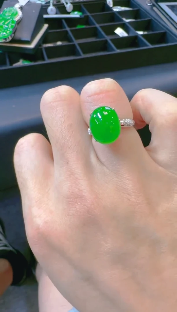 18K金镶嵌戒指翡翠天然A货翡翠