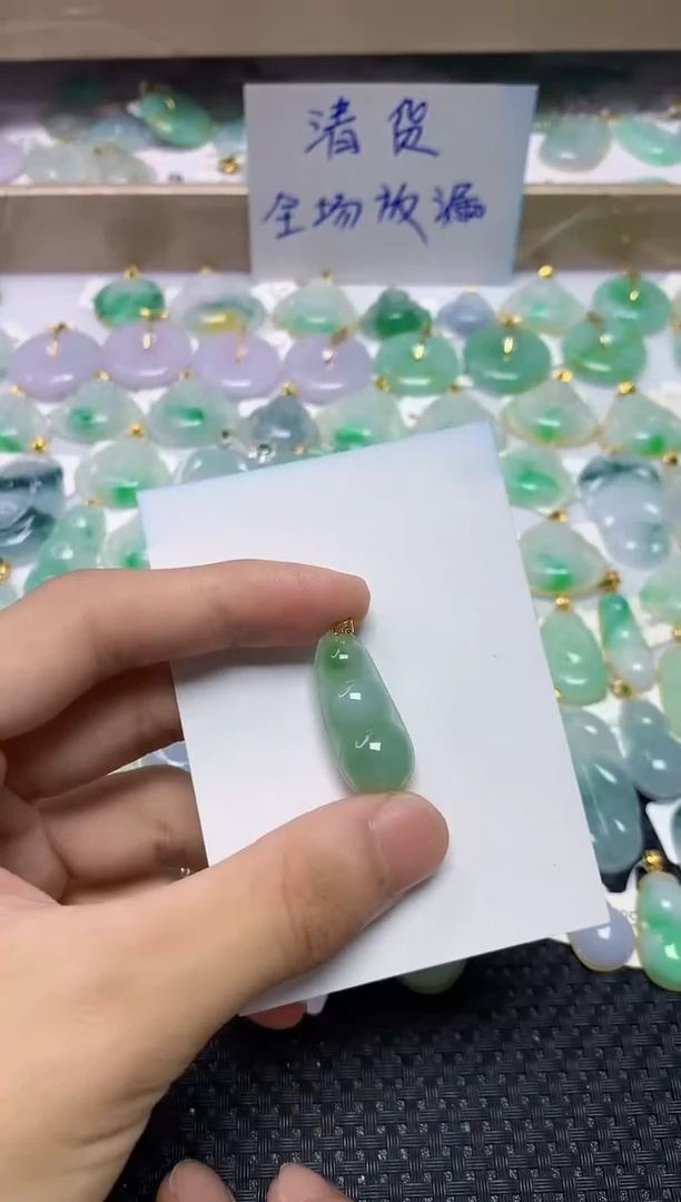 翡翠未镶嵌颈饰54645645464
