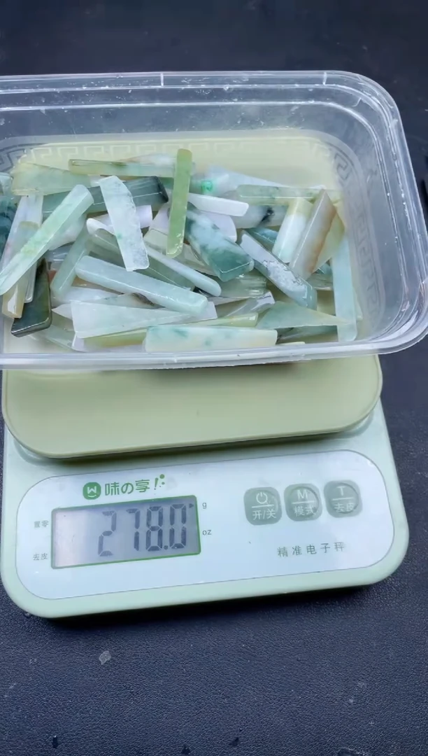 【闪购商品】翡翠颈饰未镶嵌缅甸天然翡翠边角中号200克63