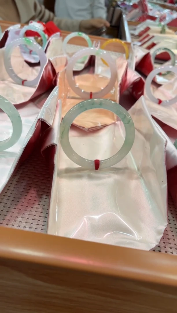 未镶嵌翡翠手镯定制翡翠意向金2w
