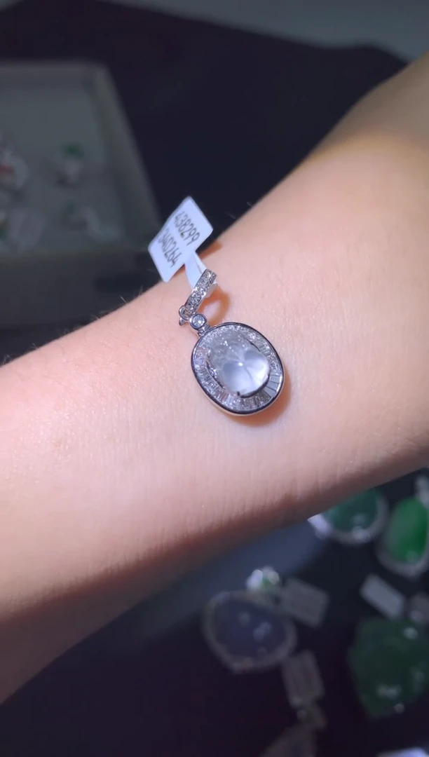 吊坠(不含链)18K金镶嵌翡翠吊坠