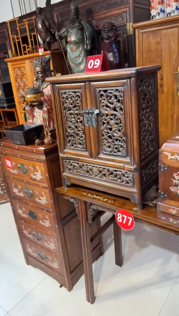 木黄花梨透雕龙纹圆角柜1980.888