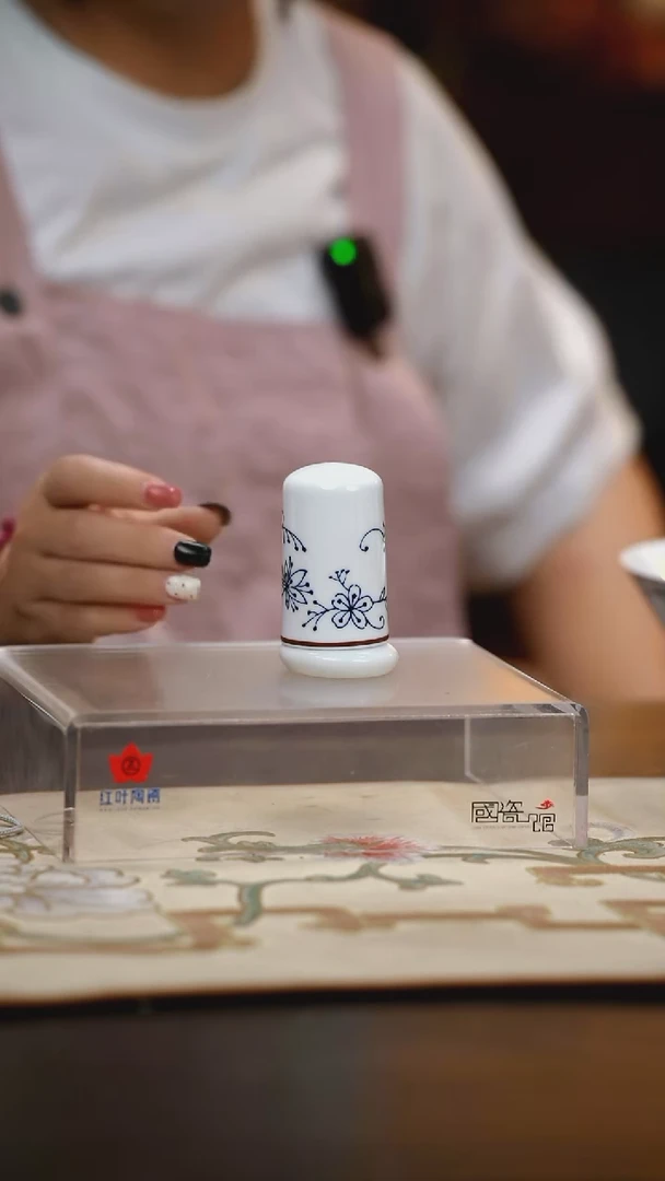 1个正价春色圆牙签筒(套)