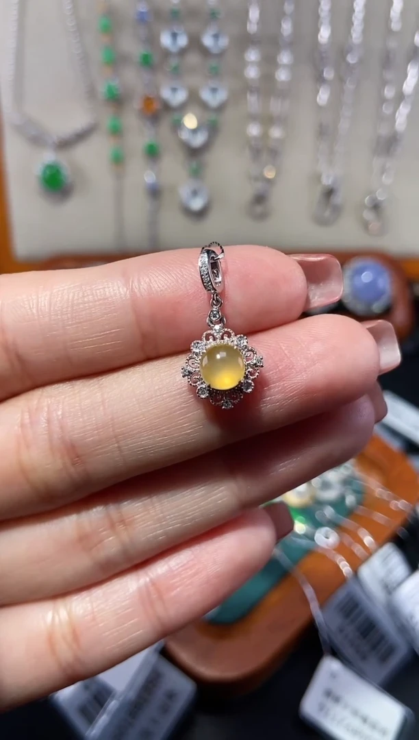 【闪购商品】翡翠颈饰18K金镶嵌吊坠