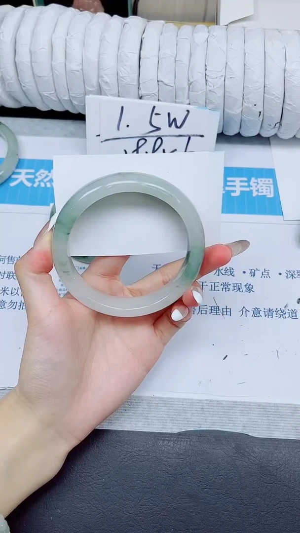 石英质玉手镯未镶嵌119/65