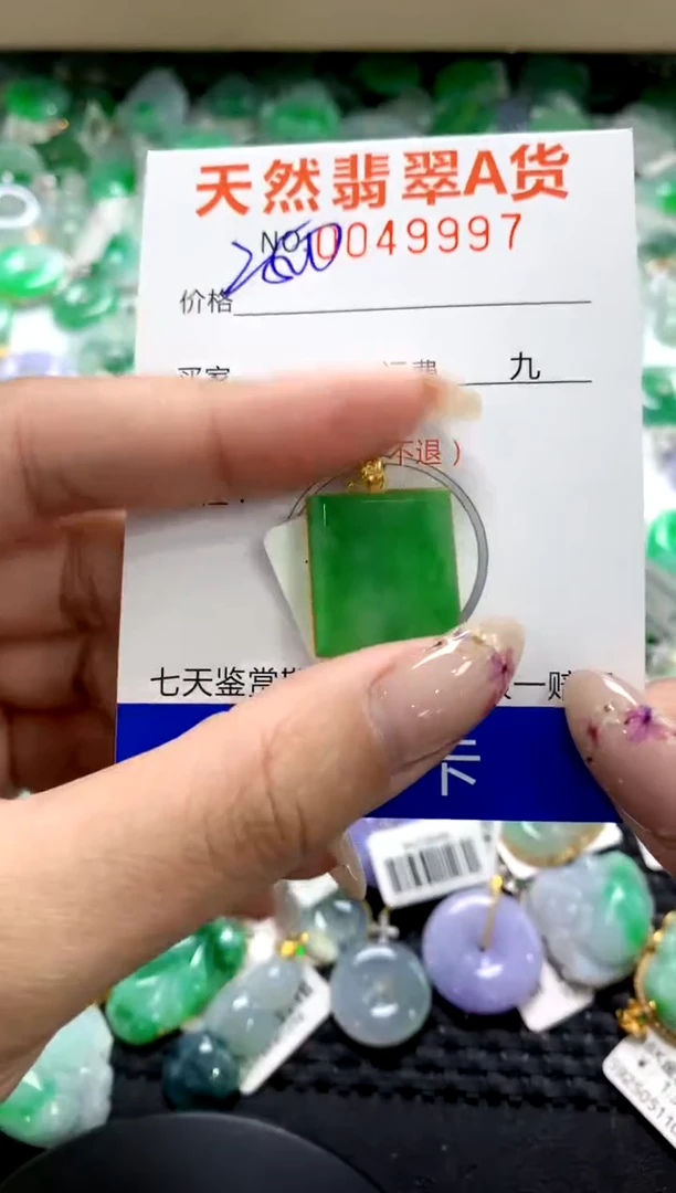 翡翠18K金镶嵌颈饰1111111111111111