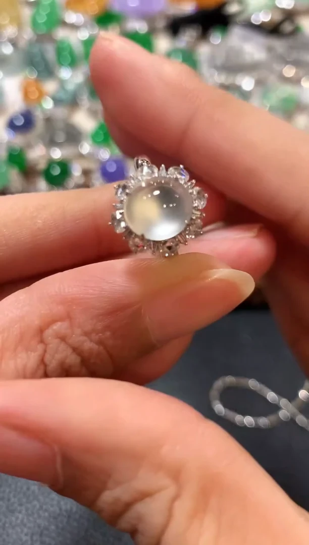 18K金镶嵌戒指翡翠m52